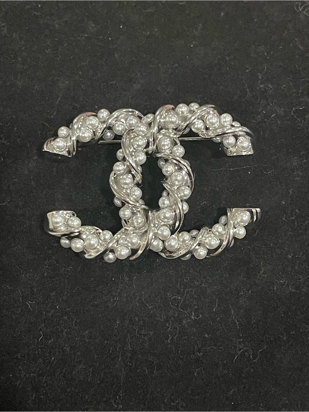 Fashion Jewelry Stamped Twisted Silver and Pearl Brooch